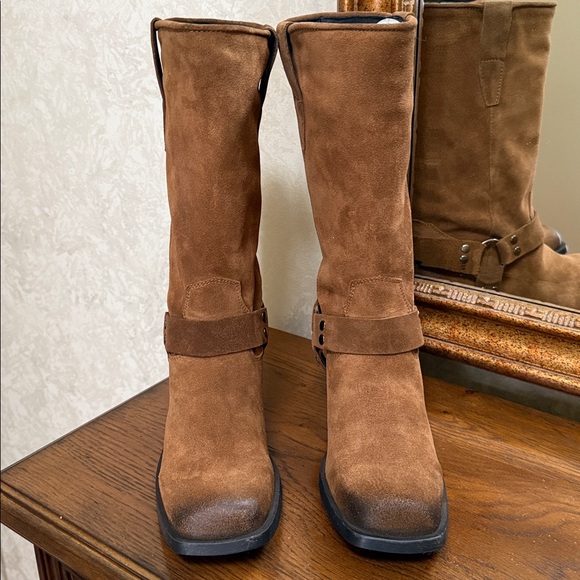 Steve Madden Ruskin Suede Women’s Distressed Boots. Color: Chesnut. Size 7. - Picture 3 of 13